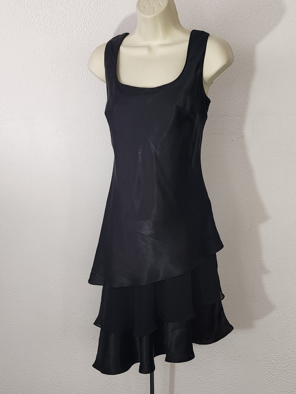 Karin Stevins Dress Satin Cocktail Layered Tiered Sleeveless Black Size 8 - Picture 7 of 9